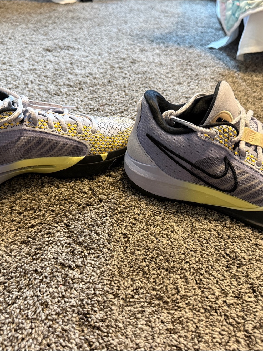 Nike Trainers in Light Gray, Yellow and Black